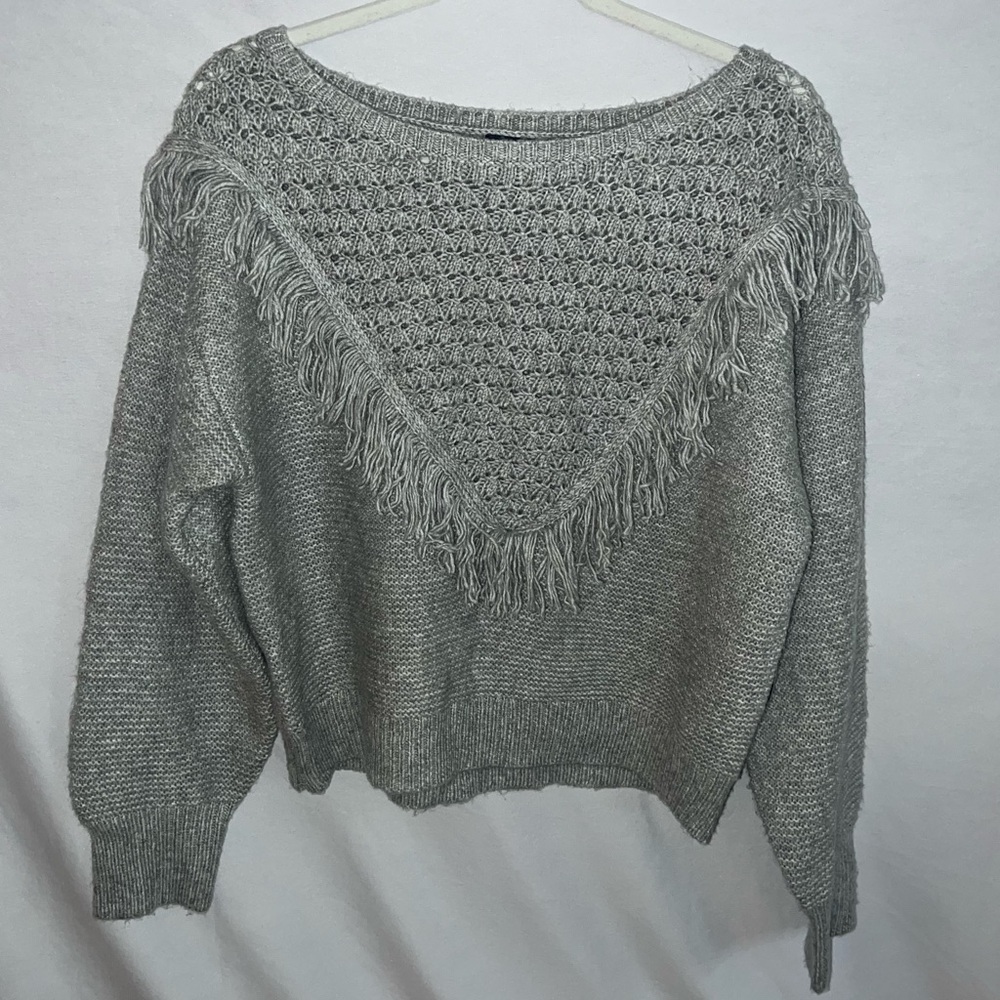 LIGHT GRAY FRINGE SWEATER WITH TRIANGLE DETAIL ON FRONT